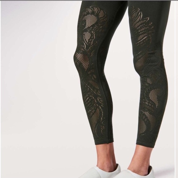 Lululemon Reveal Yoga Tight - Picture 4 of 6